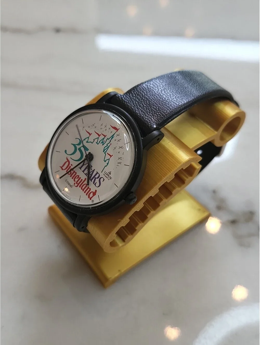 Disney Disneyland 35 Yrs Lorus Quartz Mens Watch Works Great New Battery 34mm